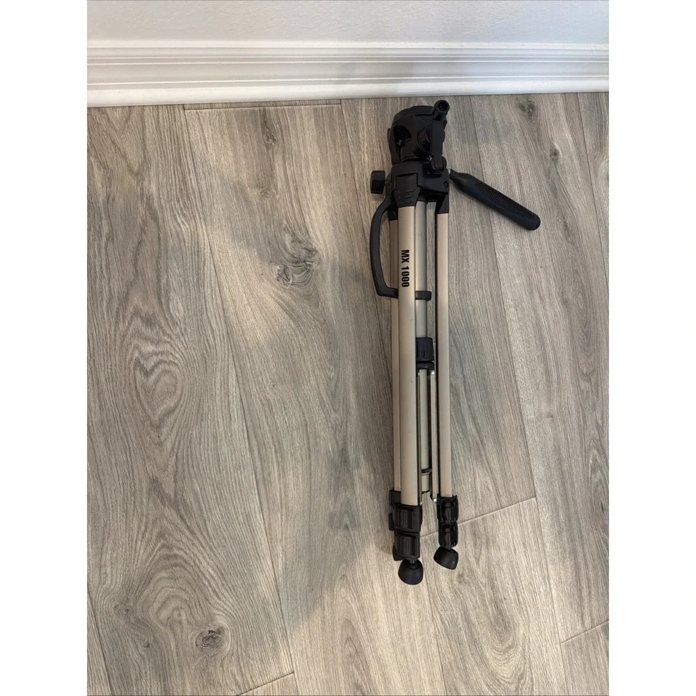 MX 1000 LIGHTWEIGHT TRIPOD, 57